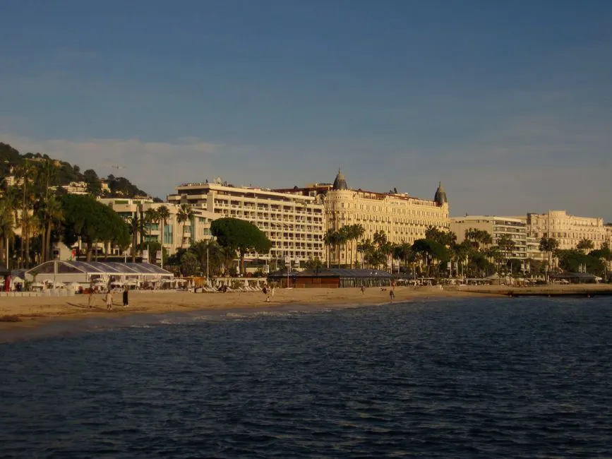 Cannes croisette bord de mer
