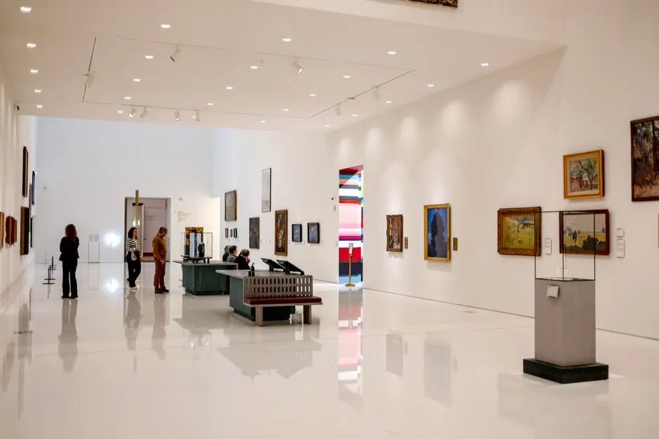 musée art moderne salle exposition